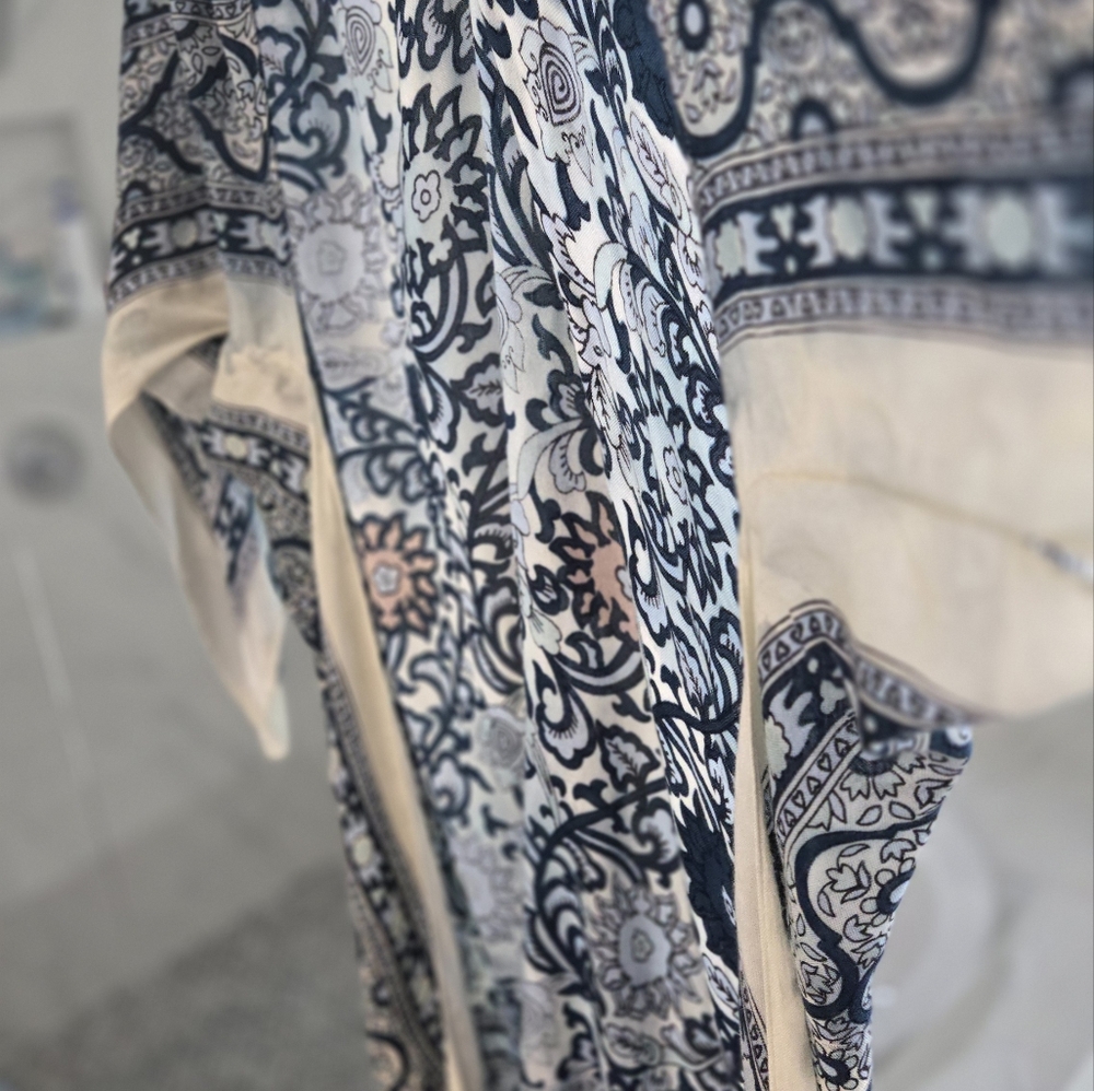Free People Boho Floral Print Womens Kimono Cover-Up in Navy and Cream - Picture 7 of 13